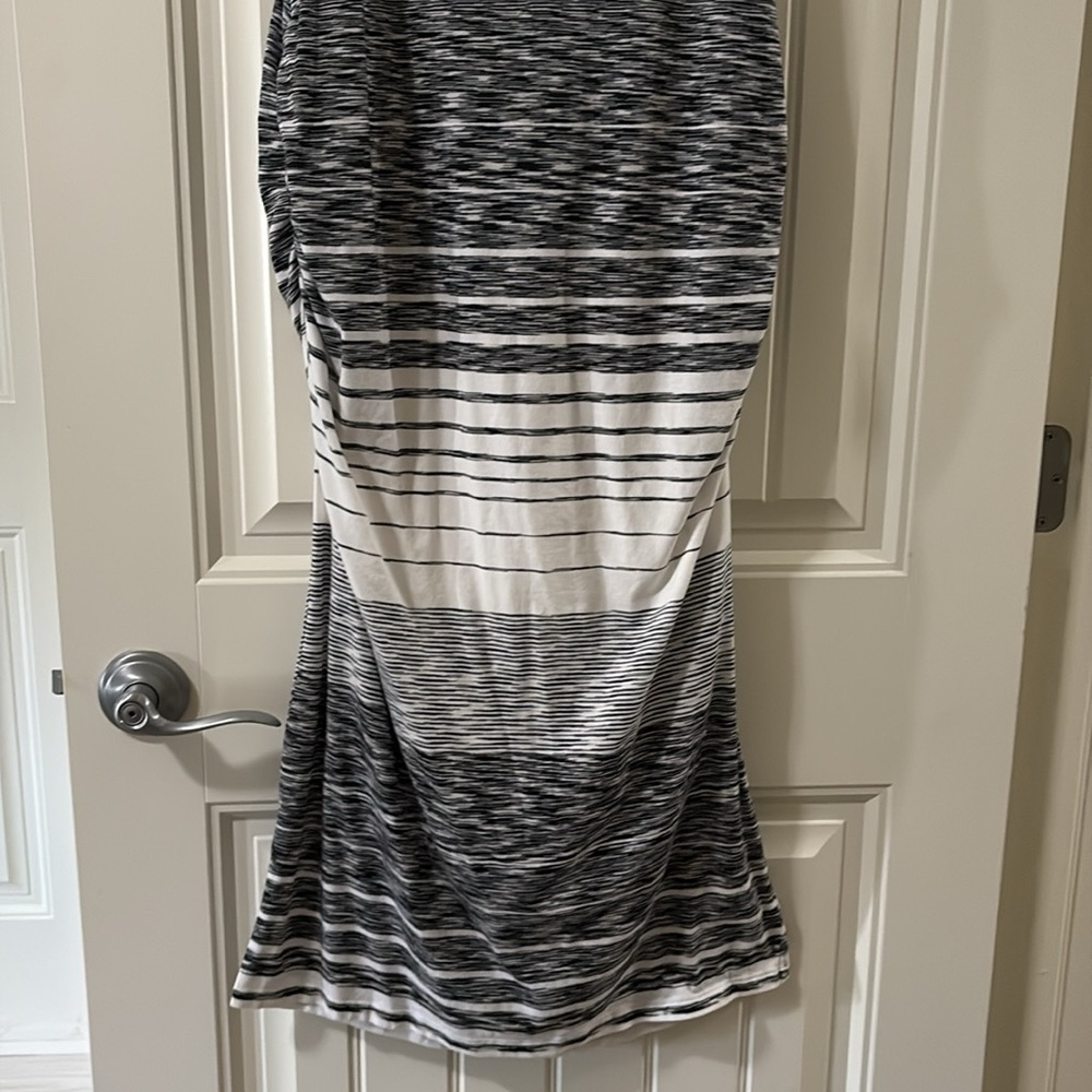 Athleta XL body con dress.Black and white. Side ruching adds to the flatter!‎ - Picture 3 of 8